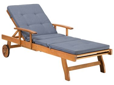 Chaise longue pliable en bois naturel et coussin bleu JAVA