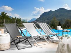 Harmaa aurinkotuoli valkoharmaalla kankaalla LOCRI