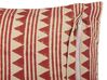 Almofada decorativa com padrão geométrico em algodão vermelho e creme 45 x 45 cm DEGLUPTA_839158
