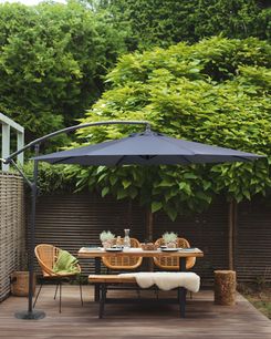 Riippuva aurinkovarjo tummanharmaa ⌀ 300 cm RAVENNA Riippuva aurinkovarjo tummanharmaa ⌀ 300 cm RAVENNA