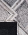 Teppich Kuhfell grau 140 x 200 cm geometrisches Muster Kurzflor AGACLI_689250