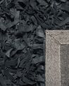 Fekete bőr hosszú szálú szőnyeg 140 x 200 cm MUT_723967