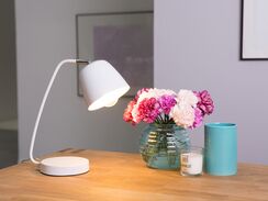 Pöytävalaisin metalli valkoinen UROLA Pöytävalaisin metalli valkoinen UROLA