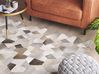 Kožený koberec 140 x 200 cm sivá/béžová VARTO_780594