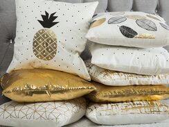 Koristetyyny puuvilla musta/kulta 45 x 45 cm 2 kpl LOTUS Koristetyyny puuvilla musta/kulta 45 x 45 cm 2 kpl LOTUS