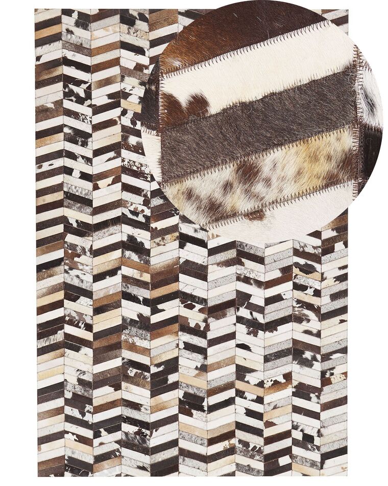 Tapis patchwork à motif zigzag marron et blanc 140 x 200 cm AKYELE_780754