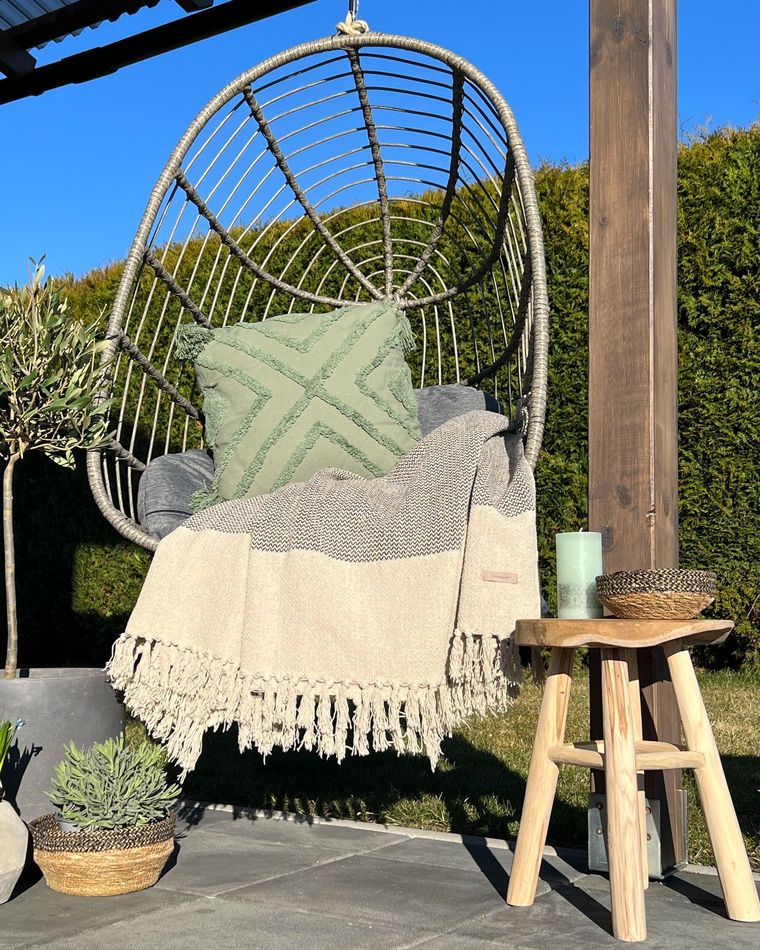 PE Rattan Hanging Chair Grey CASOLI Beliani.co.uk