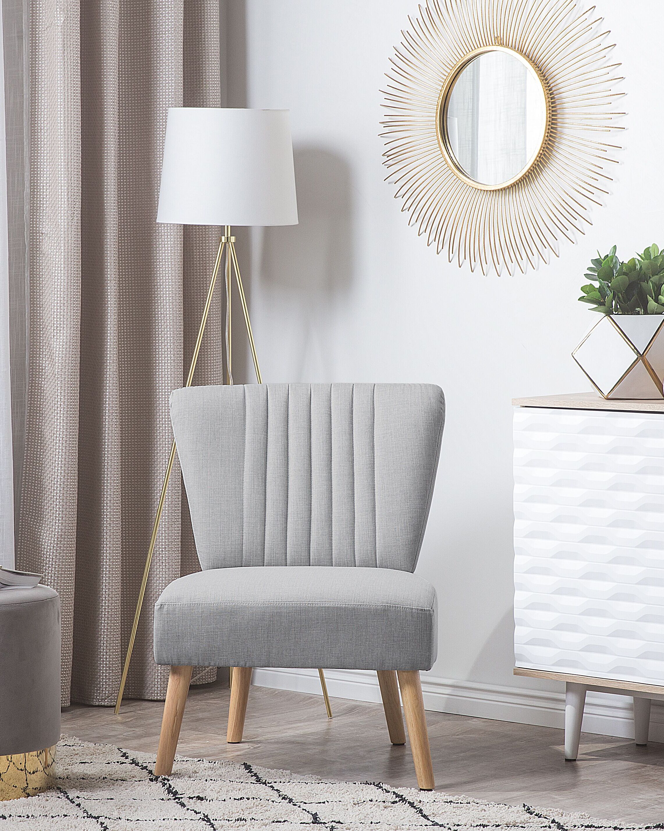 Poltrona estofada em tecido cinzento VAASA