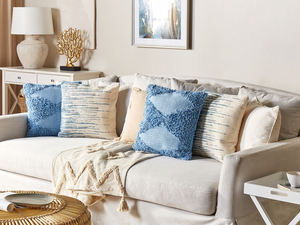 Set di 2 cuscini decorativi in tessuto felpato con motivo a tinta unita  beige divano camera da letto salotto Beliani