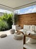 Salon de jardin 5 places côté droit en bois d'acacia avec coussins blanc cassé MARETTIMO_857573