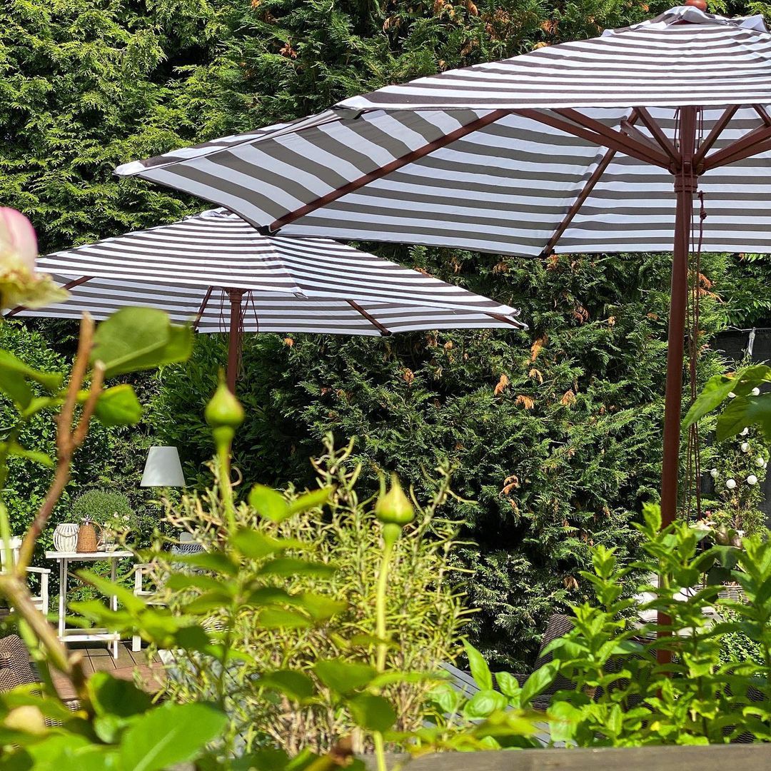 Sonnenschirm ø 260 cm beige / weiß FERENTILLO | Beliani.de