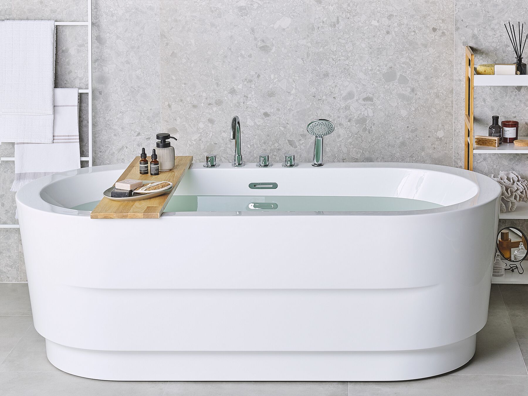 Badewanne mit Armatur weiß freistehend oval 170 x 80 cm EMPRESA ...