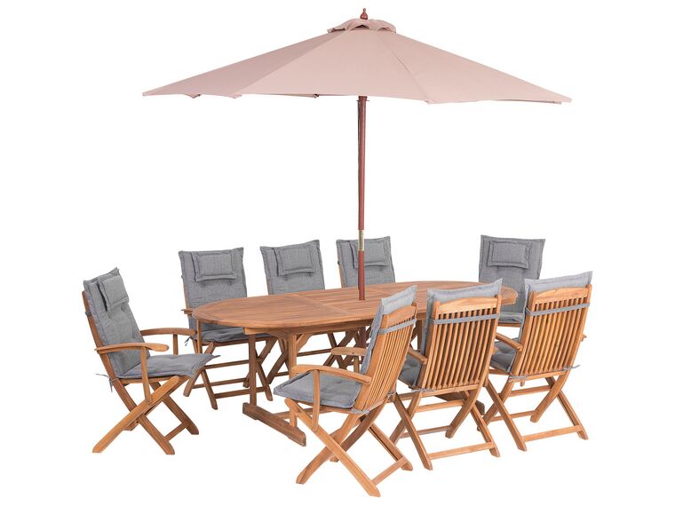 Zestaw ogrodowy drewniany stół z parasolem i 8 krzeseł z poduszkami szarymi MAUI_756438