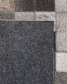 Kožený koberec 140 x 200 cm sivá/hnedá/béžová ARMUTLU_780671