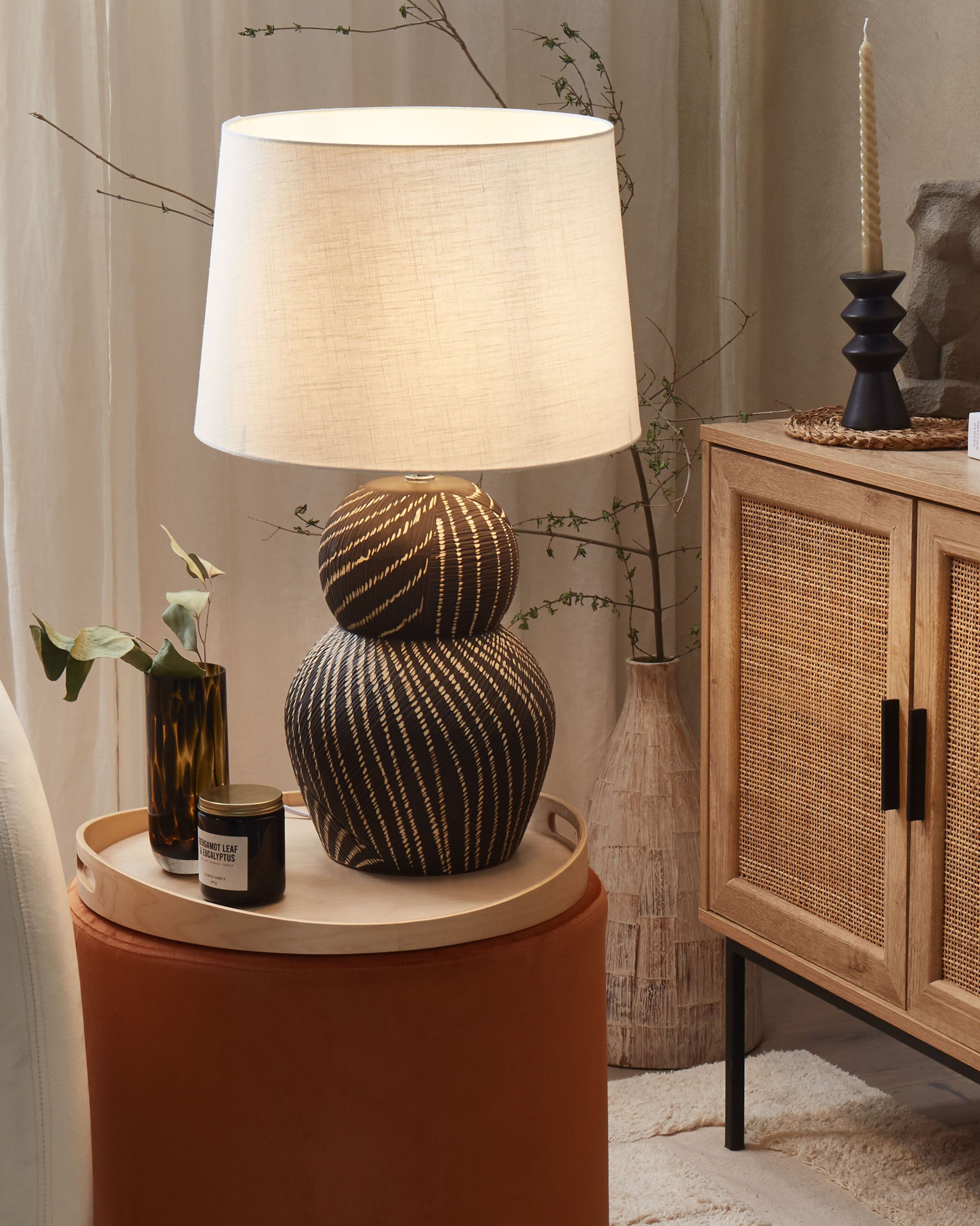 Настільна лампа GUAPORE з чорної кераміки