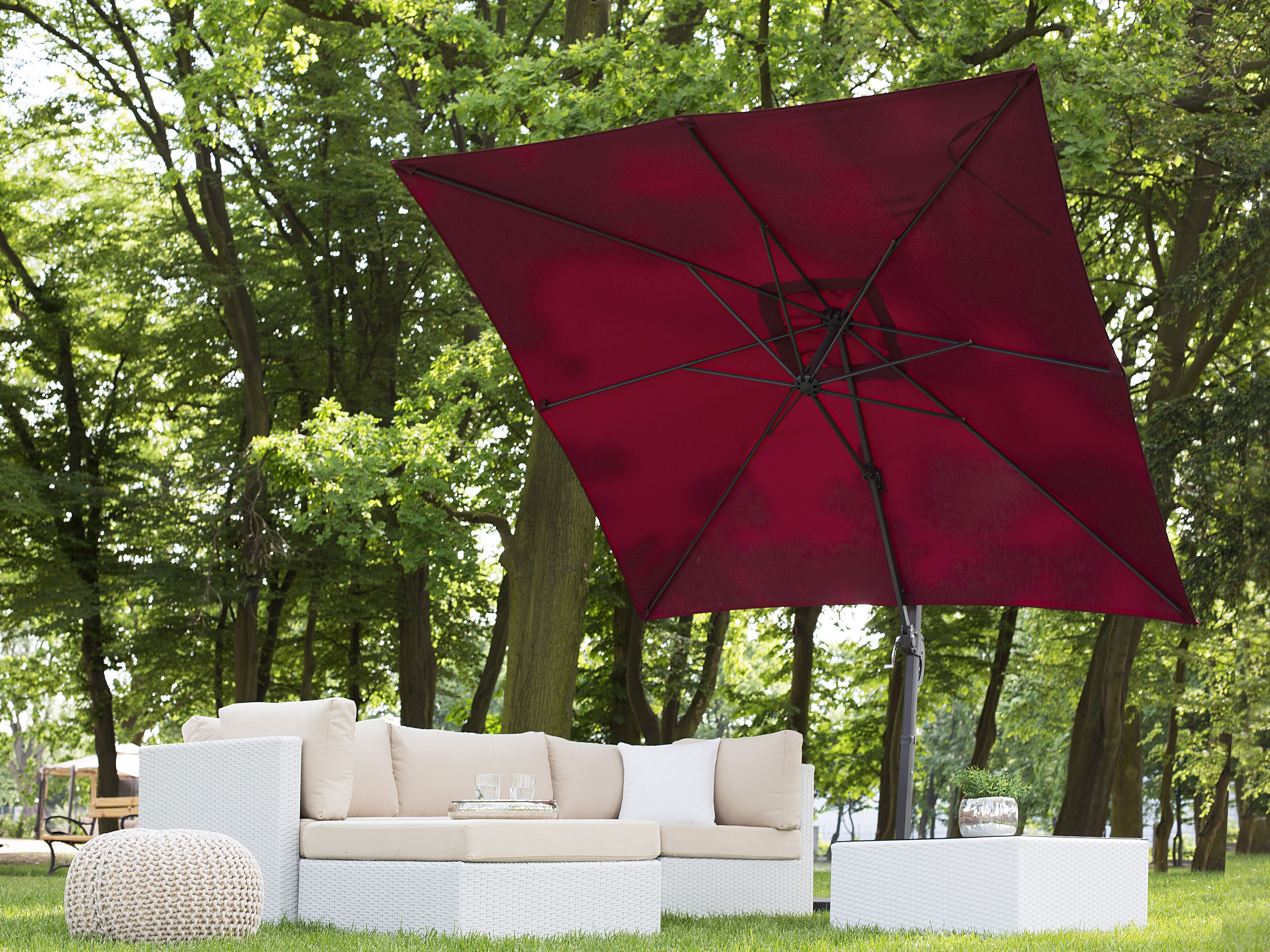 Beliani Ombrellone Da Giardino Bordeaux/Grigio Scuro 250x250x235 Cm Con Base A Croce
