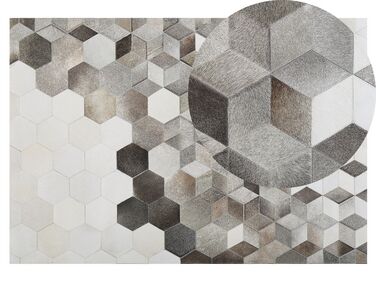 Kožený koberec 140 x 200 cm sivá/krémová biela SASON