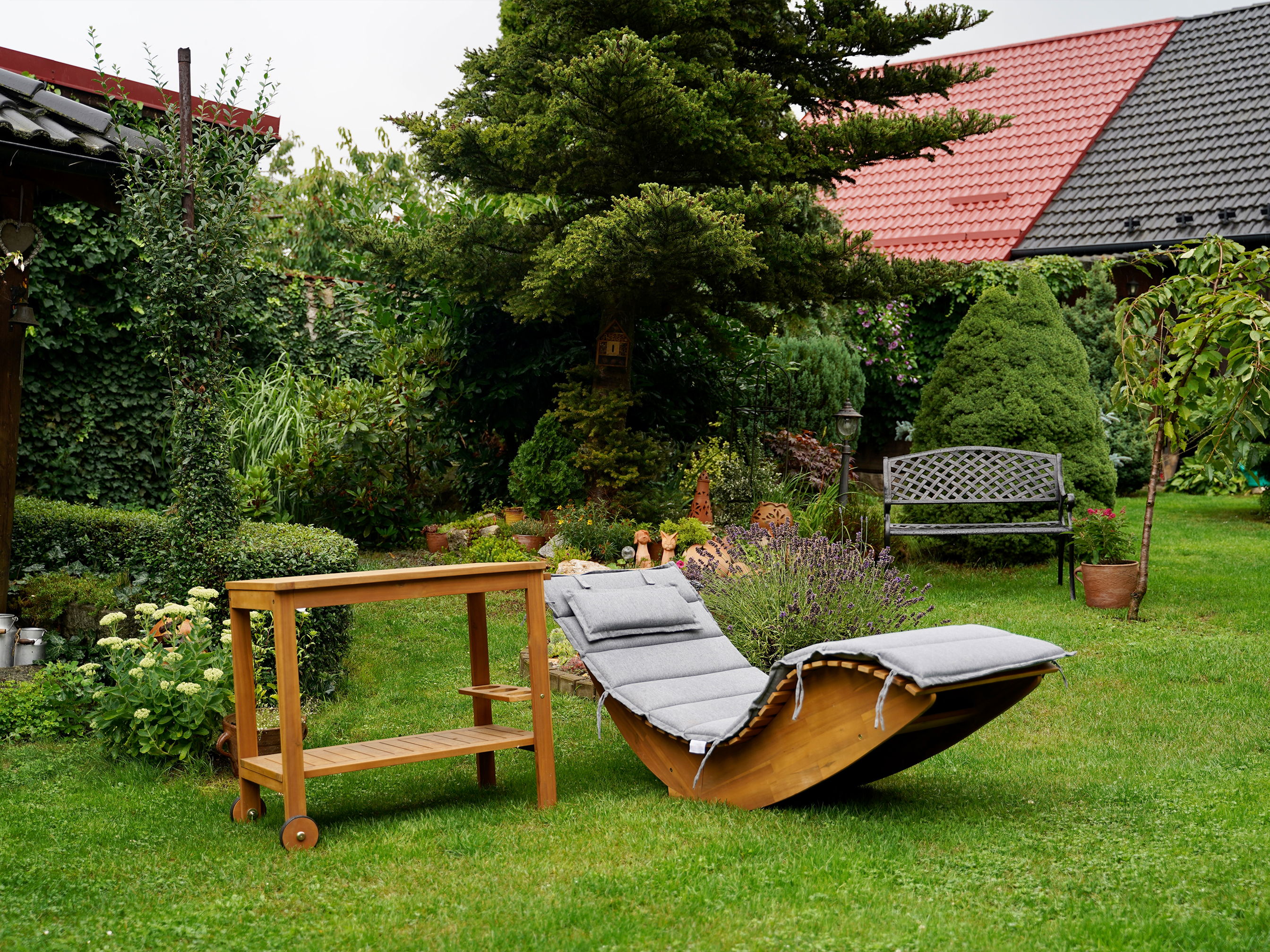 Drevené záhradné ležadlo so sivým vankúšom BRESCIA_870997