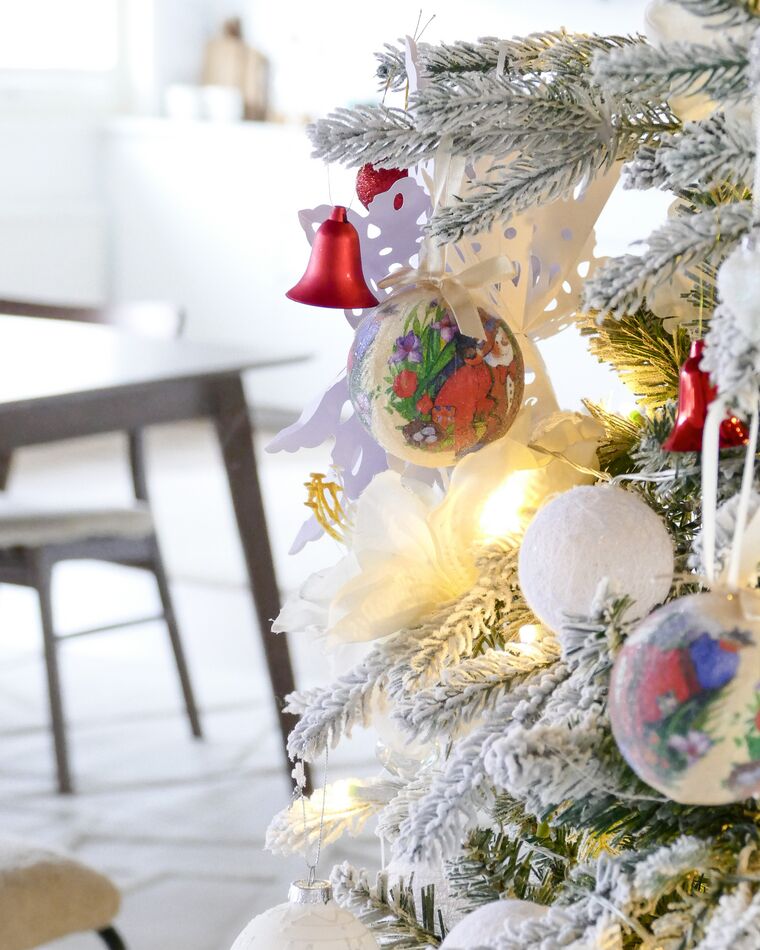 Künstlicher Weihnachtsbaum mit LED Beleuchtung schneebedeckt 180 cm