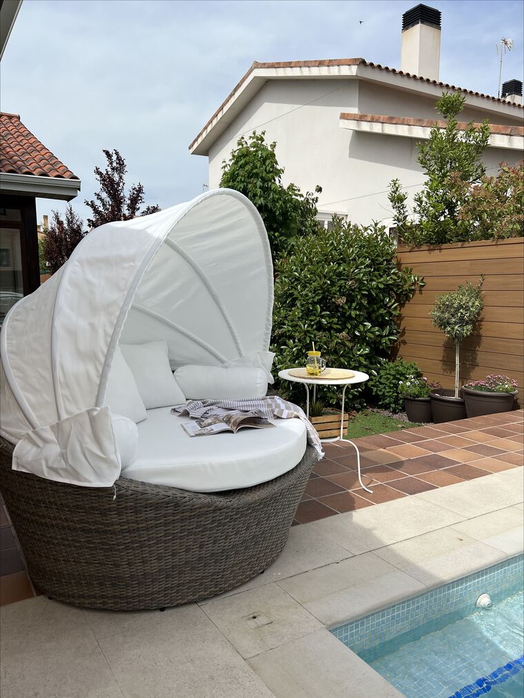 PE Rattan Garden Daybed White SYLT Beliani.co.uk