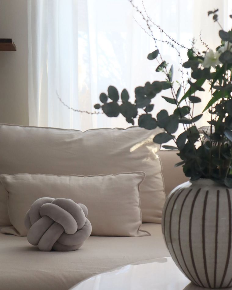 Coussin boule gris clair diamètre 35CM 1 coussin rond décoration maison coussin décoratif esthétique coussin en peau d'agneau | Leroy Merlin