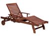 Chaise longue en bois naturel avec coussin rouge TOSCANA_784125