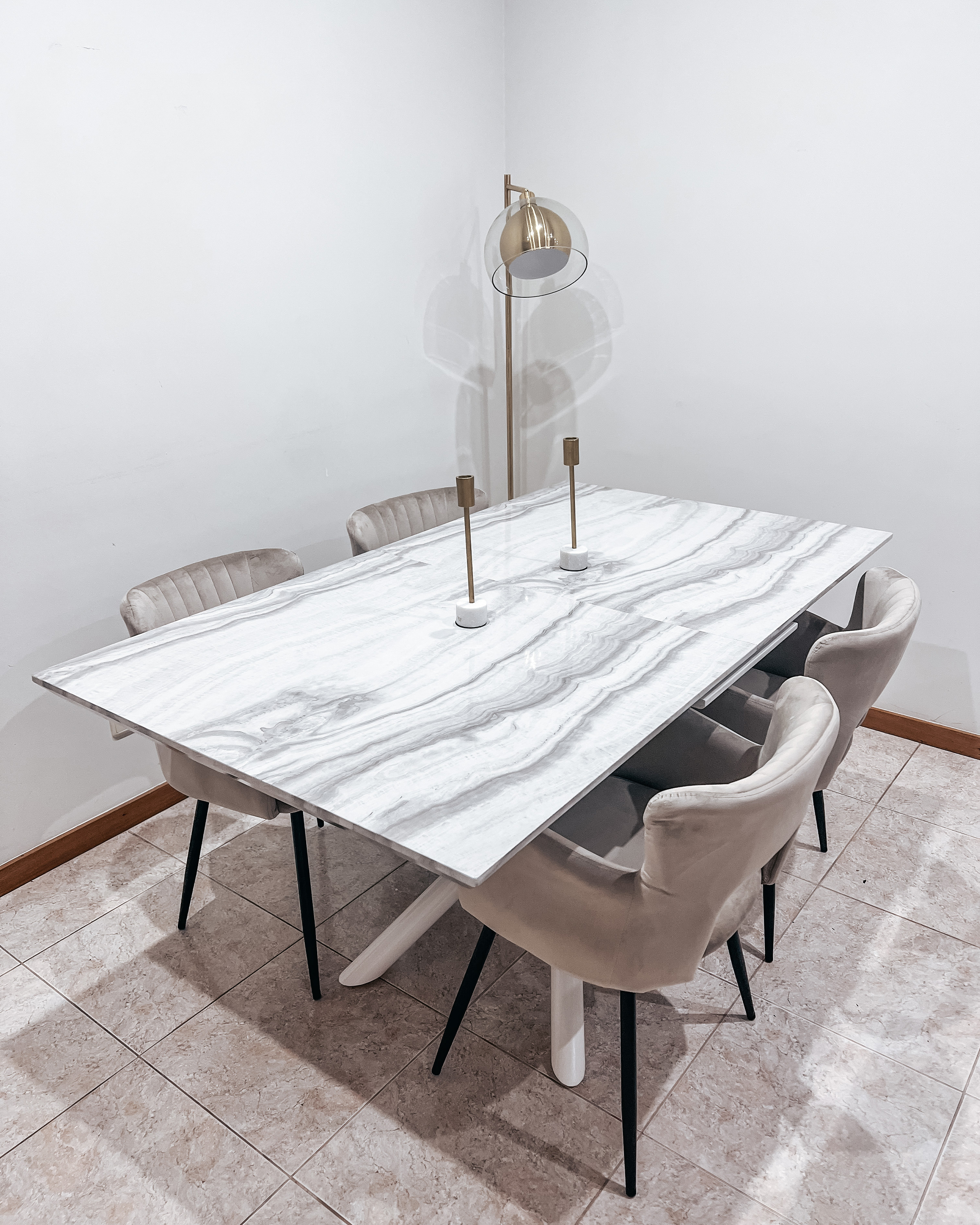Stół do jadalni rozkładany 160/200 x 90 cm efekt marmuru z białym MOIRA_895612