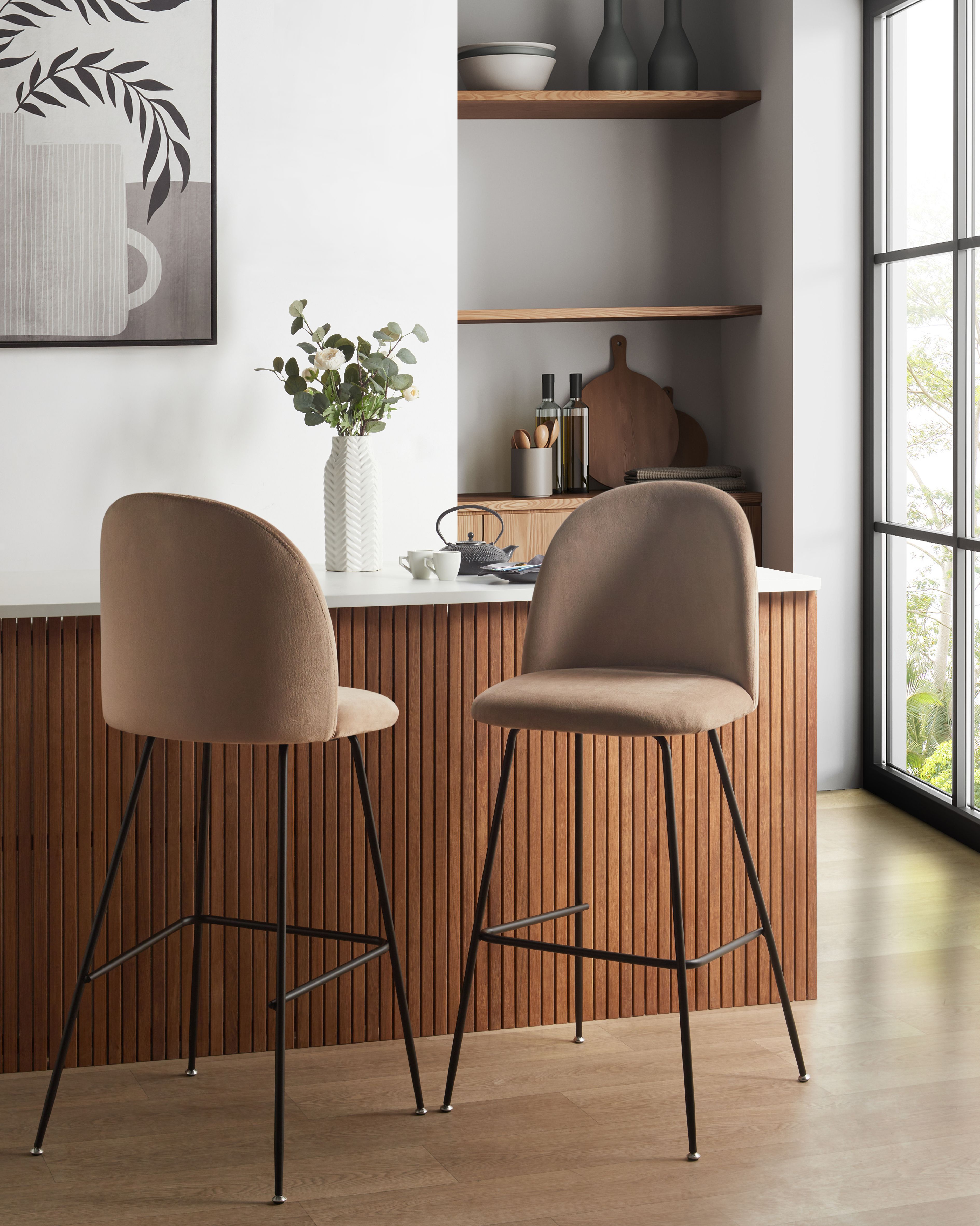 Conjunto De 2 Cadeiras De Bar Em Veludo Taupe ARCOLA Beliani pt conjunto-de-2-cadeiras-de-bar-em-veludo-taupe-arcola-beliani-pt