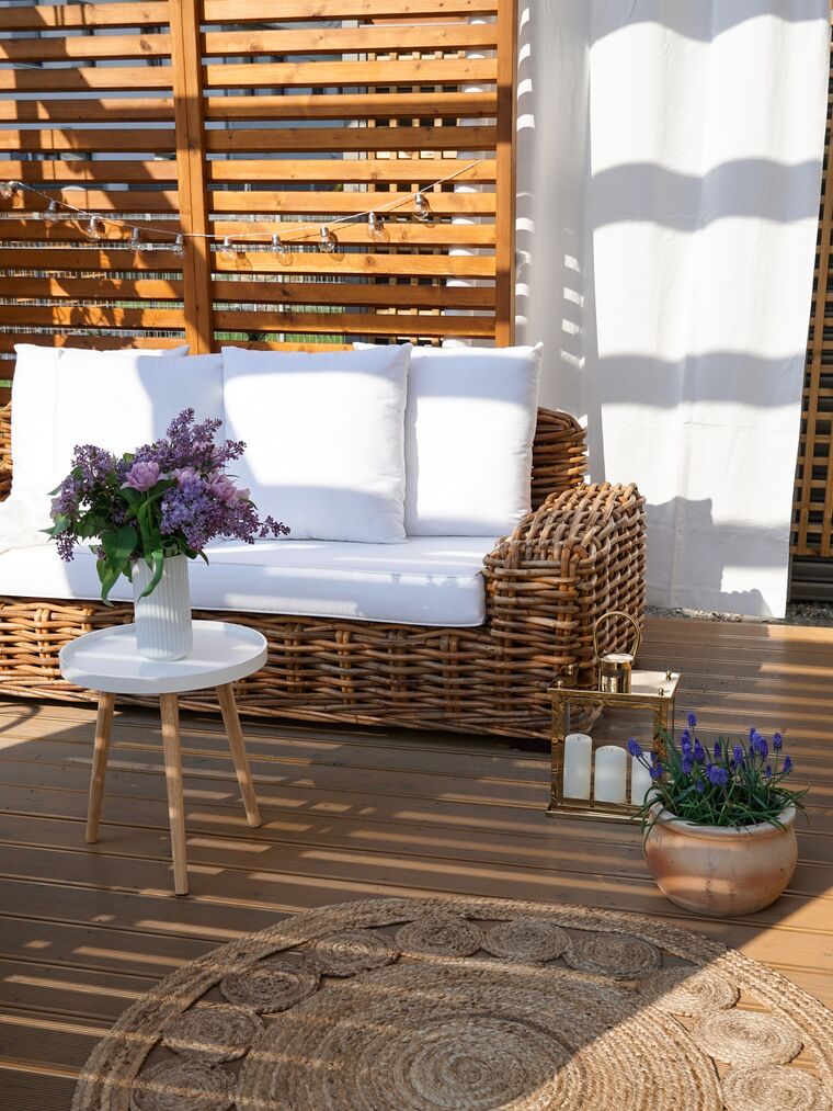 Gartensofa Rattan natürlich 3-Sitzer Auflagen cremeweiß FORLI | Beliani.at