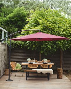 Riippuva aurinkovarjo viininpunainen ⌀ 300 cm RAVENNA Riippuva aurinkovarjo viininpunainen ⌀ 300 cm RAVENNA