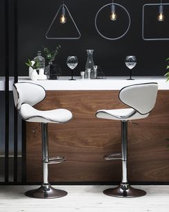 Baarijakkara keinonahka valkoinen 2 kpl CONWAY Baarijakkara keinonahka valkoinen 2 kpl CONWAY