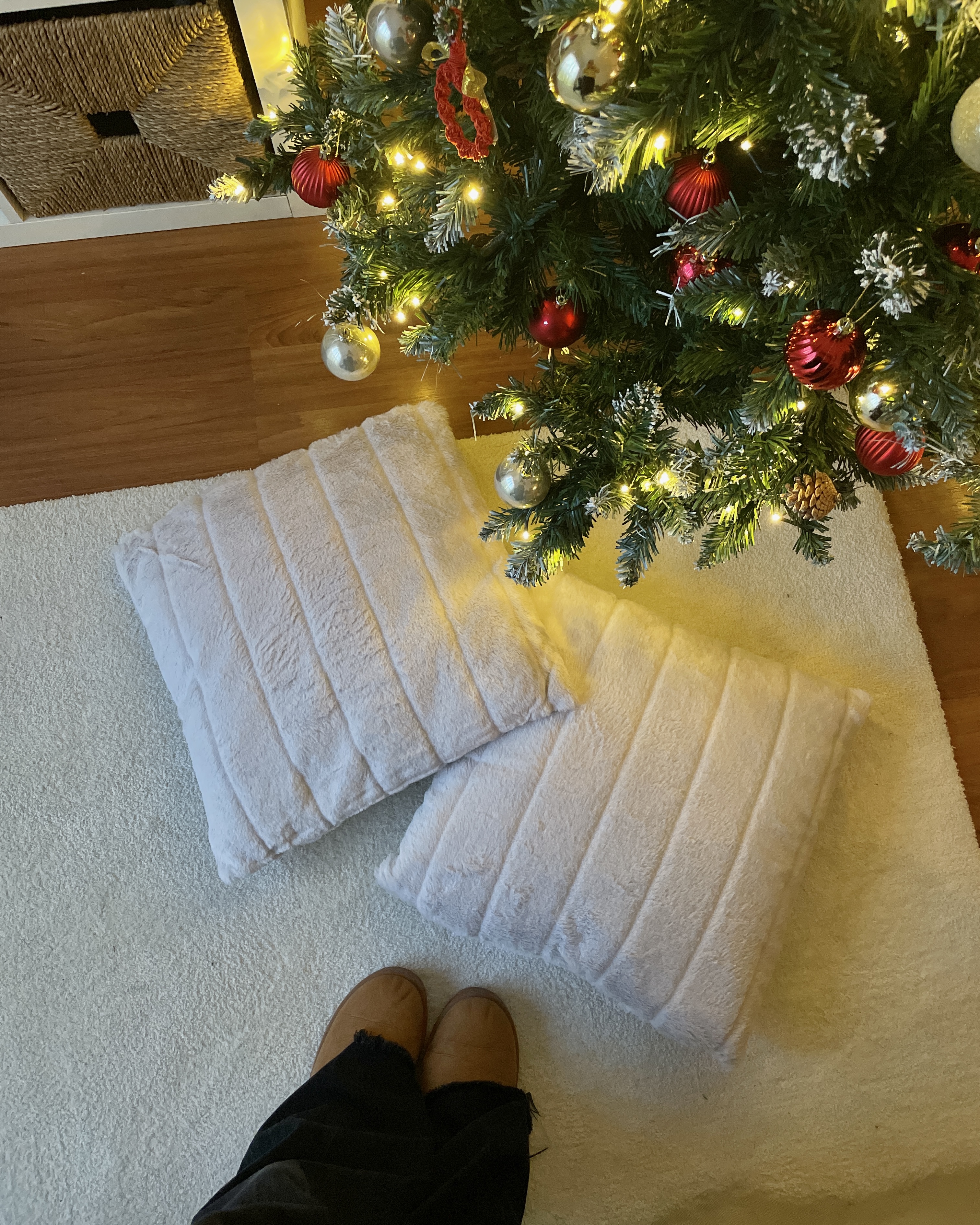 Set of 2 Faux Fur Cushions 45 x 45 cm White PUMILA_897027