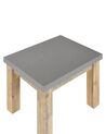 Conjunto de 2 taburetes de jardín de cemento reforzado gris/madera clara OSTUNI_805473