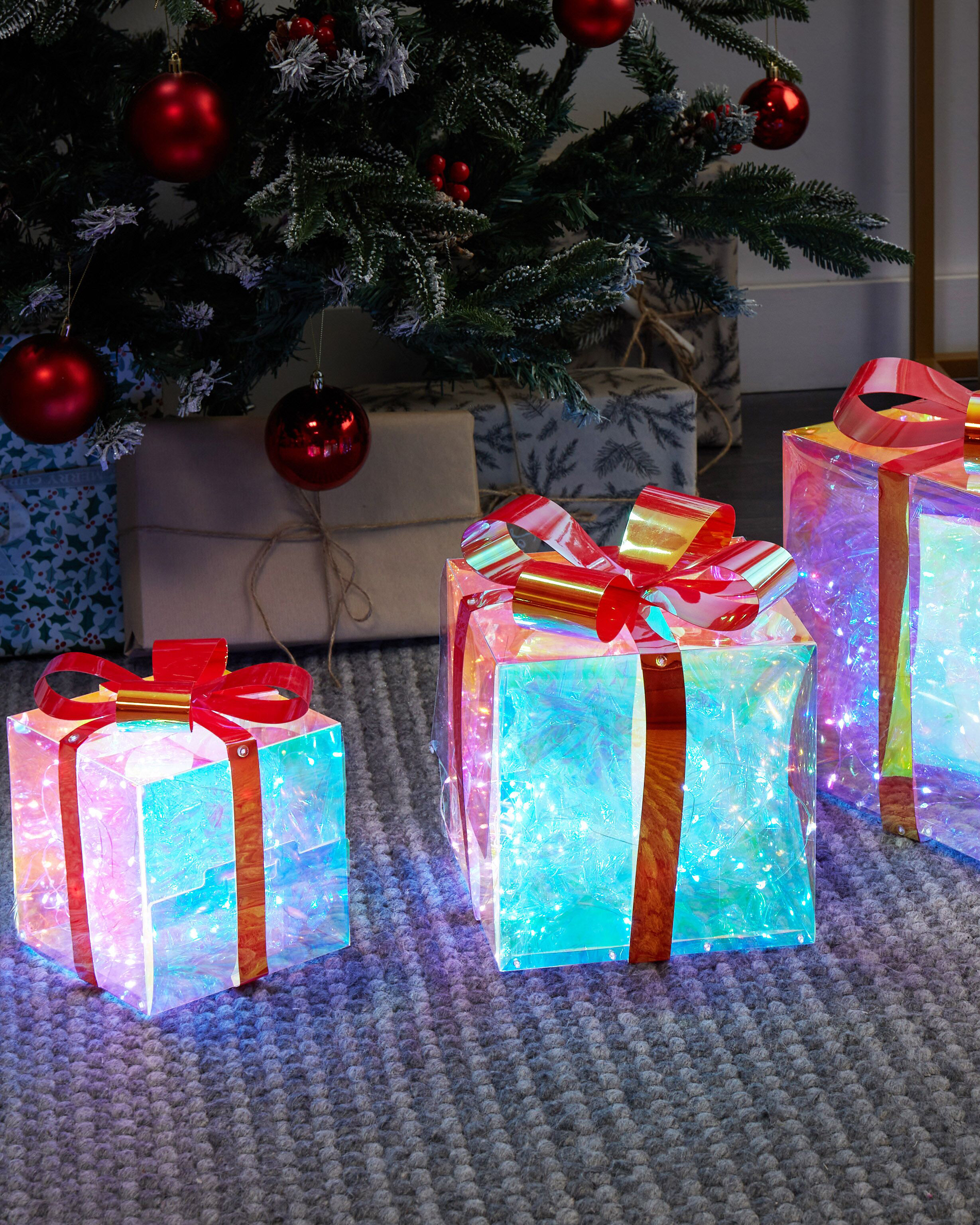 Lot de 3 décorations à LED cadeaux de Noël multicolores 25 cm CAPELLA_887170