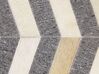 Kožený koberec v šedé a béžové barvě 140 x 200 cm BAGGOZE _780484