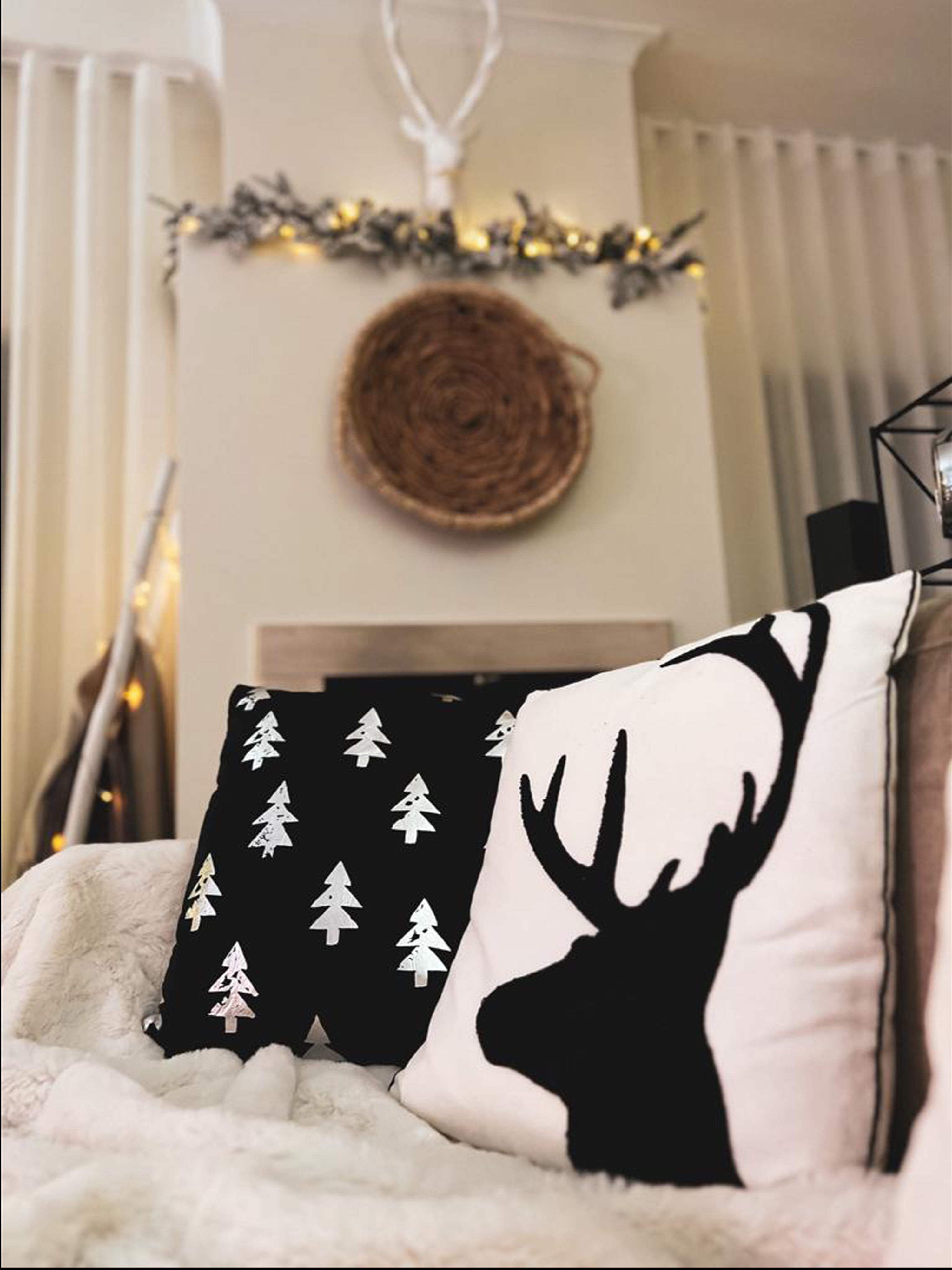 Conjunto de 2 almofadas de veludo preto padrão natalício 45 x 45 cm CUPID_836705
