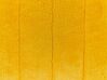 Sett med 2 gule pelsputer 45 x 45 cm PUMILA_822105