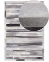 Tappeto in pelle grigio chiaro 140 x 200 cm AZAY_743047