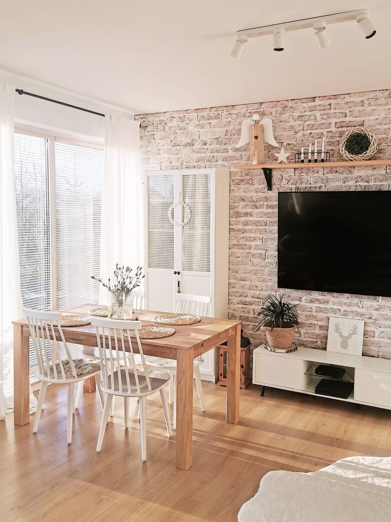 Esstisch Holz hellbraun 180/270 x 85 cm mit 2 Verlängerungsstücken