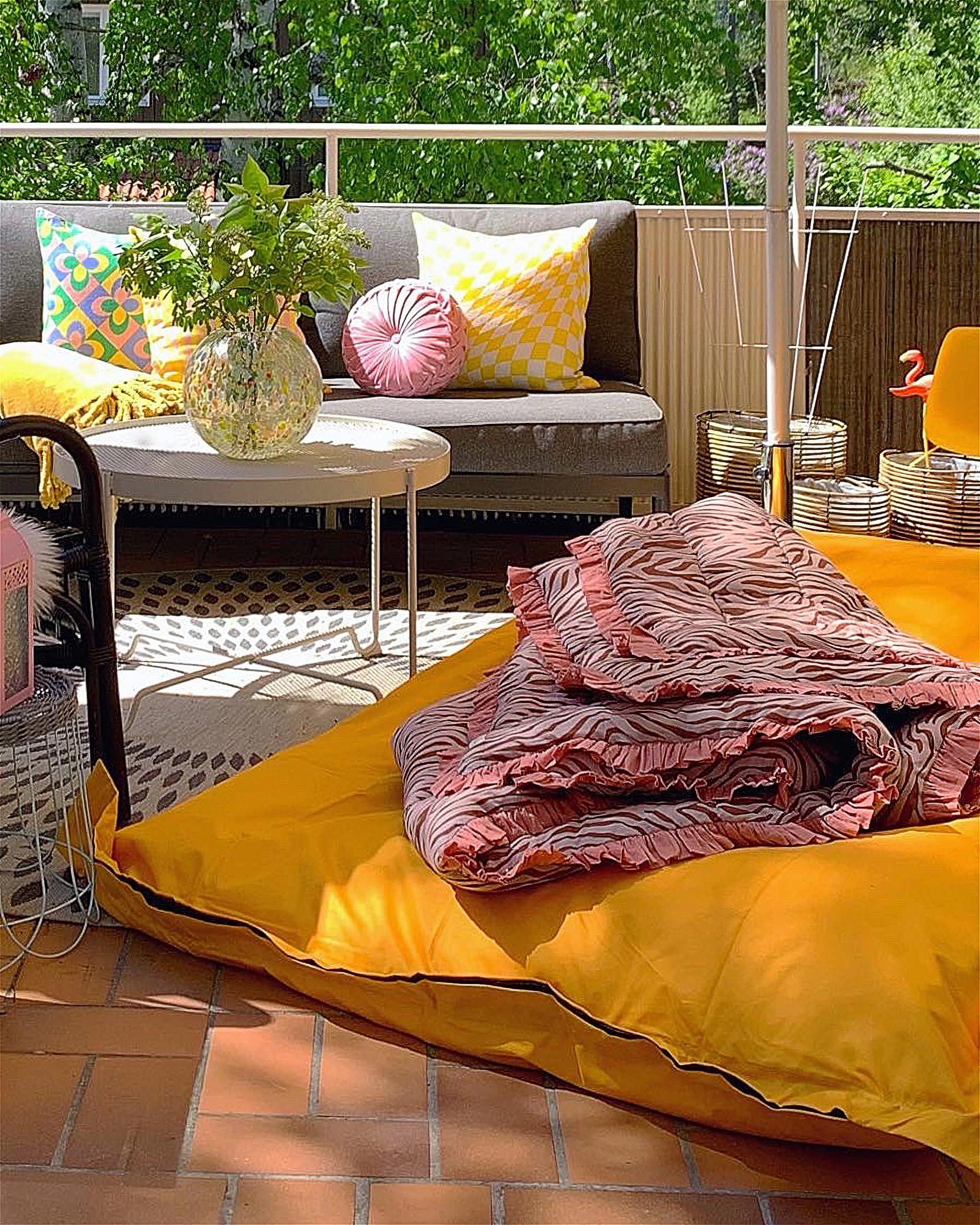 Large Bean Bag 140 x 180 cm Yellow FUZZY Beliani.co.uk