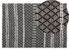 Kožený koberec 140 x 200 cm černý s béžovým FEHIMLI_757896