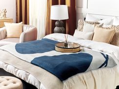 Huopa sininen/valkoinen 130 x 170 cm HAPREK Huopa sininen/valkoinen 130 x 170 cm HAPREK