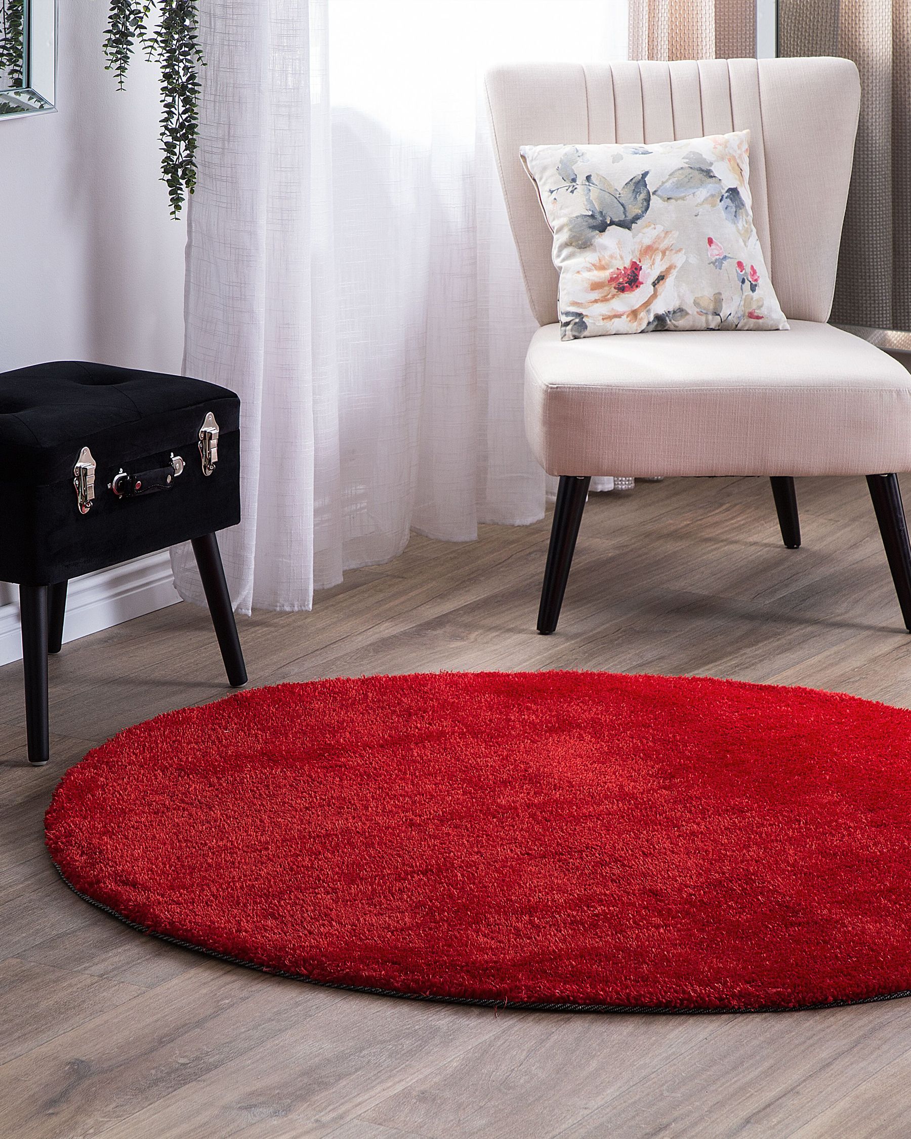 Shaggy Round Area Rug ⌀ 140 cm Red DEMRE Beliani.co.uk