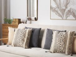 Koristetyyny 2 kpl 45 x 45 cm mustabeige HEUCHERA Koristetyyny 2 kpl 45 x 45 cm mustabeige HEUCHERA