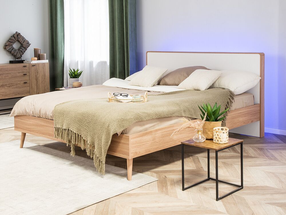 Bett heller Holzfarbton / weiß 180 x 200 cm mit LED-Beleuchtung bunt SERRIS Bett heller Holzfarbton / weiß 180 x 200 cm mit LED-Beleuchtung bunt SERRIS