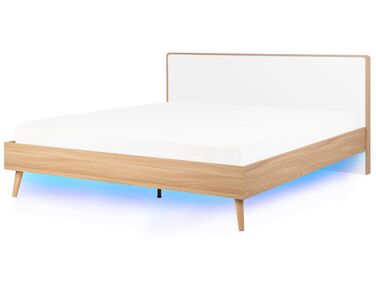 Bett heller Holzfarbton / weiß 180 x 200 cm mit LED-Beleuchtung bunt SERRIS 