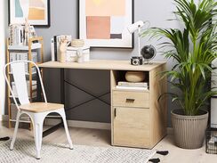 Työpöytä puinen mustilla jaloilla HUSTON