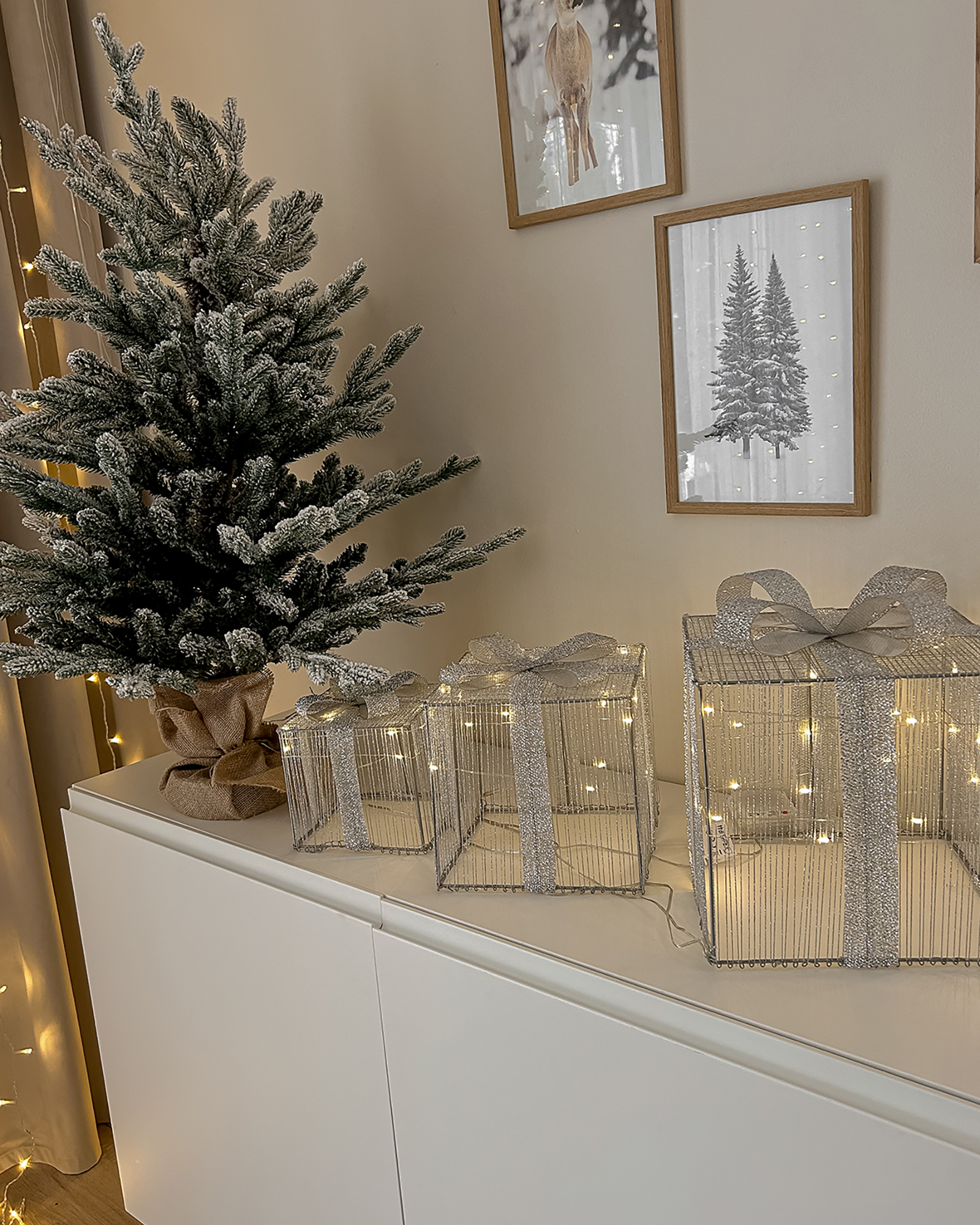 Conjunto de 3 decorações LED para exterior presentes de Natal prateados 25 cm ARNES_907331
