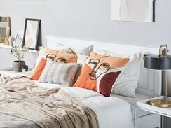 Koristetyyny monivärinen kirjailtu 45 x 45 cm RUDBEKIA