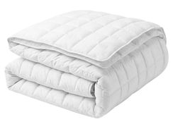 Peitto polyesteritäyte 2 osaa ympärivuotinen 200 x 220 cm JANNU Peitto polyesteritäyte 2 osaa ympärivuotinen 200 x 220 cm JANNU